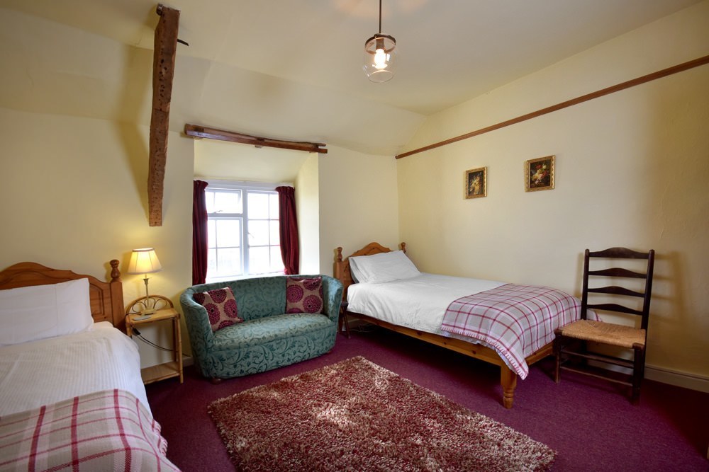 Twin bedroom