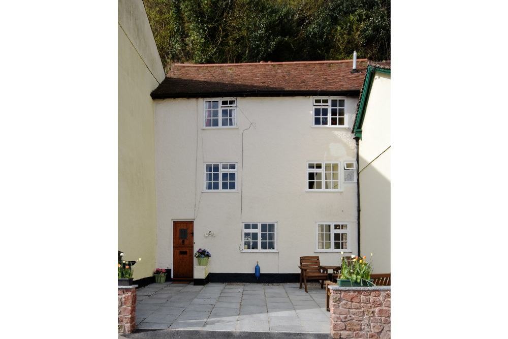 Front exterior of Harbour Cottage